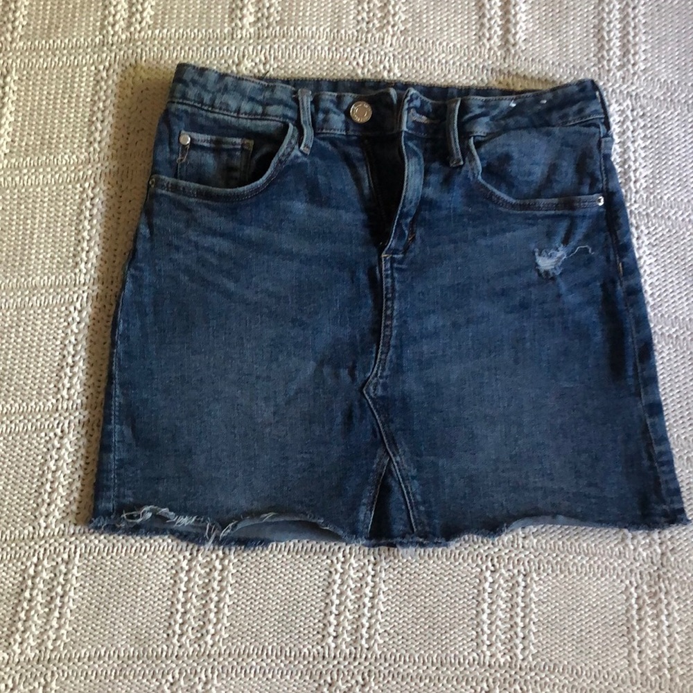 Girls Jean skirt size 10-11, H & M.